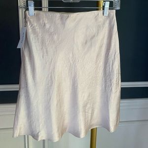 Aritzia NWT Women’s Size 4 Silk Pull on Skirt